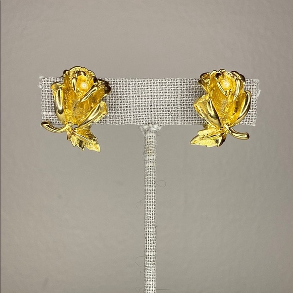 Vintage Nina Ricci Goldtone Metal Floral and Faux Pearl Clip-On Earrings (24mm) - Picture 1 of 6